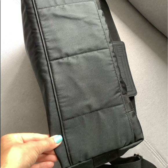 SPACIOUS GUCCI nylon messenger bag 🖤🤍🖤 - Picture 6 of 13